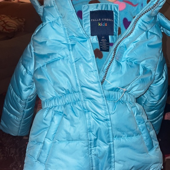 Girls winter coat size 2t - Picture 4 of 5